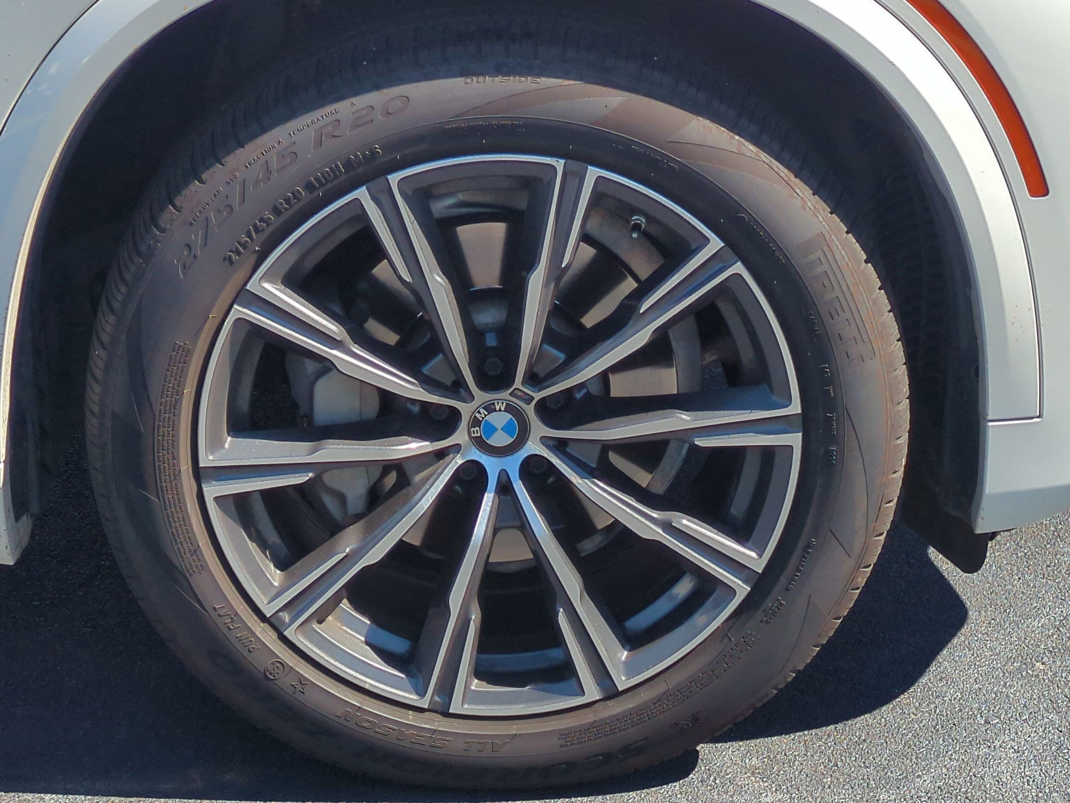 Used 2019 BMW X5 xDrive40i w/ M Sport Package AWD/4WD image 12