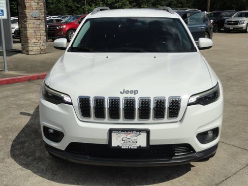 Used 2019 Jeep Cherokee Latitude w/ Cold Weather Group AWD/4WD image 2