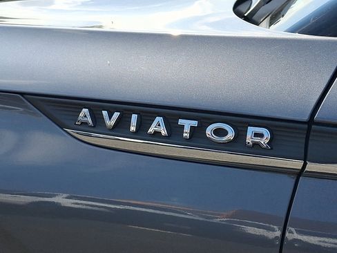 Used 2023 Lincoln Aviator Standard w/ Premium Package image 30