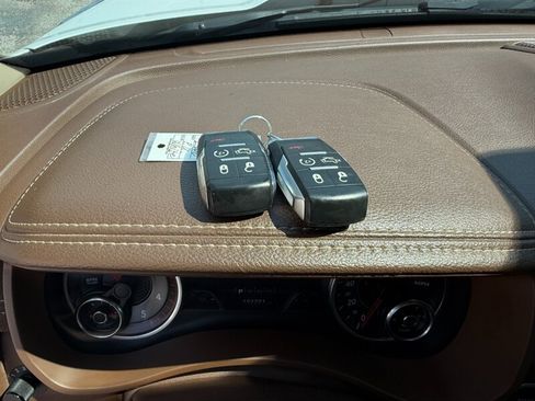 Used 2019 RAM 2500 Laramie AWD/4WD image 32