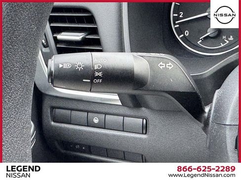 Used 2023 Nissan Rogue SV image 22