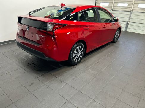 Used 2022 Toyota Prius LE image 3