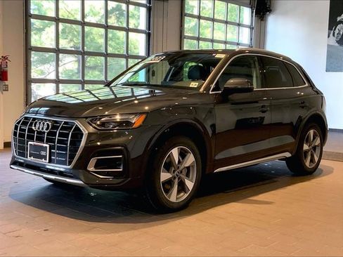 Used 2023 Audi Q5 2.0T Premium w/ Convenience Package AWD/4WD image 2