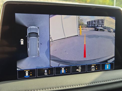 Used 2021 Chevrolet Tahoe Z71 w/ Z71 Off-Road Package image 18