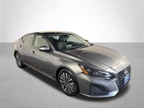 Used 2023 Nissan Altima 2.5 SV FWD image 4