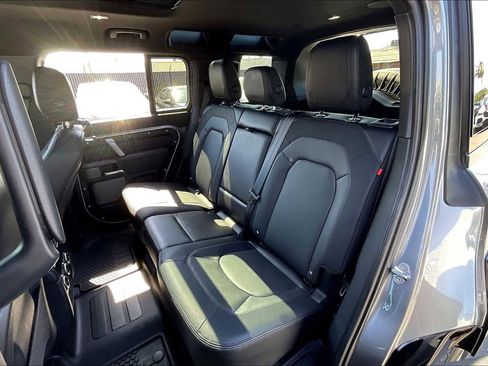 Used 2024 Land Rover Defender 110 X-Dynamic SE image 28
