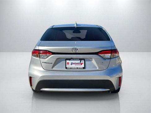Used 2022 Toyota Corolla LE image 6