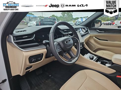 Used 2022 Jeep Grand Cherokee Limited 4xe w/ Luxury Tech Group II AWD/4WD image 12