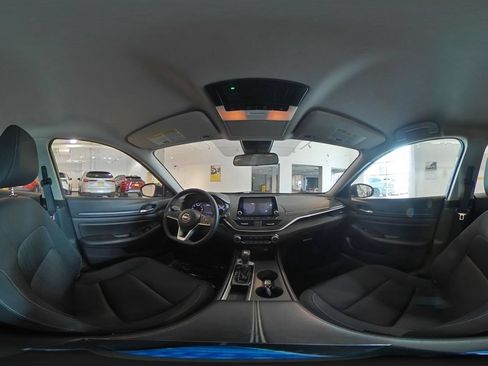 Used 2025 Nissan Altima 2.5 SV FWD image 41