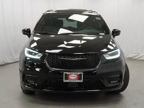 New 2026 Chrysler Pacifica Limited w/ S Appearance Package image 7