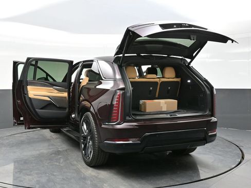 New 2025 Cadillac Escalade IQ Sport 2 w/ LPO, ONYX Package image 37