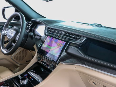 Used 2023 Jeep Grand Cherokee 4WD 4xe w/ Luxury Tech Group II image 28