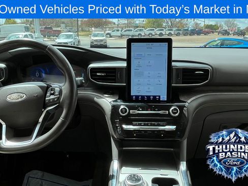 Used 2023 Ford Explorer Platinum w/ Technology Package AWD/4WD image 16
