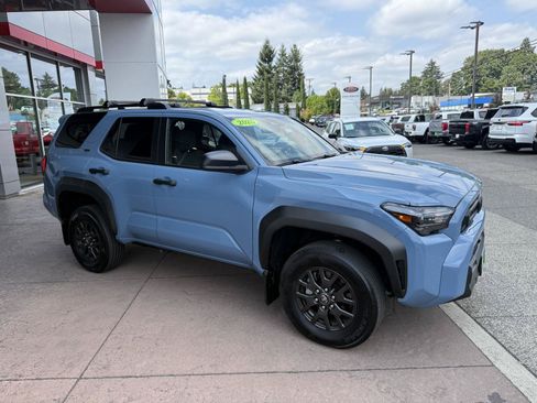 Used 2025 Toyota 4Runner SR5 AWD/4WD image 11