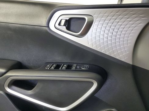 Used 2025 Kia Soul LX FWD image 25
