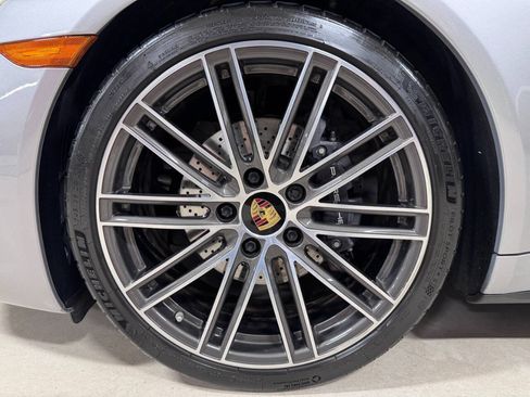 Used 2018 Porsche 911 Carrera 4 AWD/4WD image 14