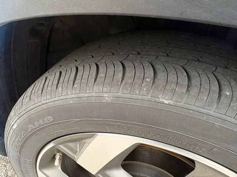 Used 2025 Hyundai Venue SEL FWD image 9