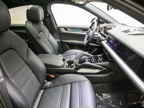Certified 2025 Porsche Cayenne Coupe AWD/4WD image 20