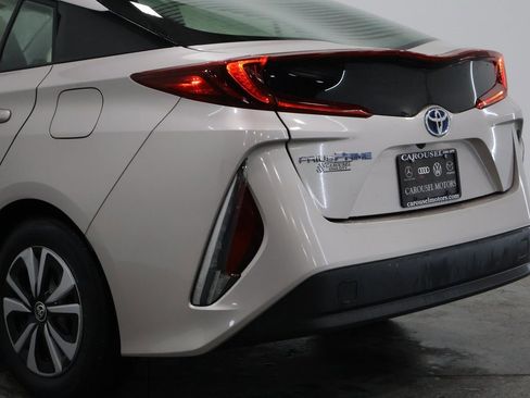 Used 2018 Toyota Prius Prime Premium image 10