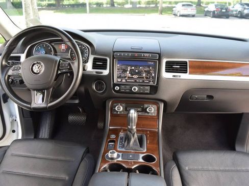 Used 2016 Volkswagen Touareg TDI AWD/4WD image 55