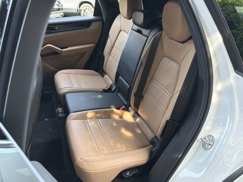 Used 2024 Porsche Cayenne S AWD/4WD image 37