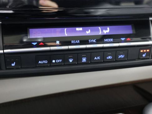 Used 2022 Toyota Sienna XLE image 29