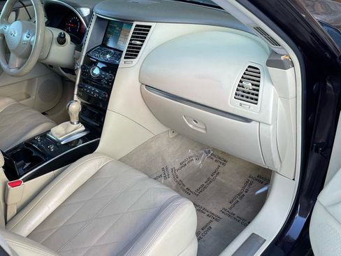 Used 2010 INFINITI FX35 FX35 AWD w/ Navigation Pkg image 19