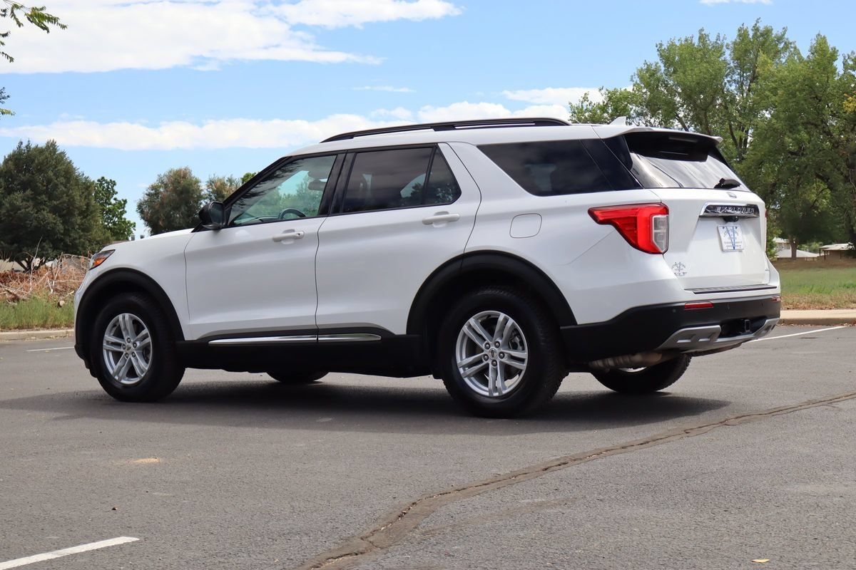 Used 2021 Ford Explorer XLT w/ Equipment Group 202A AWD/4WD image 7