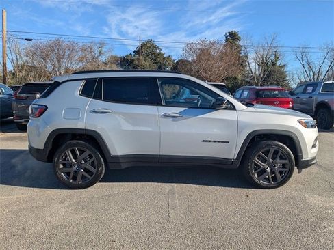 New 2026 Jeep Compass Latitude image 2