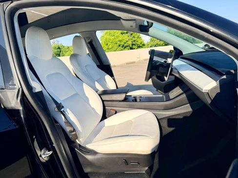 Used 2021 Tesla Model Y Long Range AWD/4WD image 17