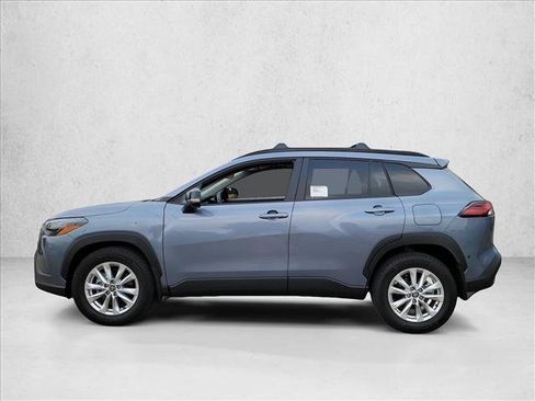 Used 2026 Toyota Corolla Cross LE w/ Moonroof Package FWD image 8