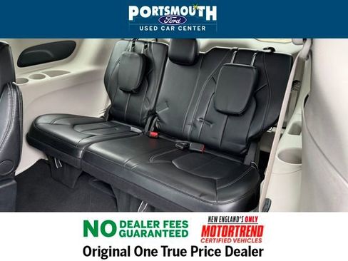 Used 2024 Chrysler Pacifica Touring-L image 8