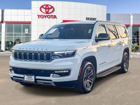 Used 2023 Jeep Wagoneer L Series II AWD/4WD image 3