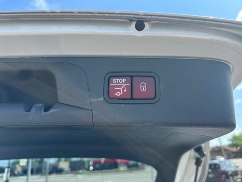 Used 2019 Mercedes-Benz GLC 300 4MATIC image 31