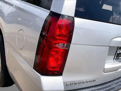 Used 2015 Chevrolet Suburban LT RWD image 27
