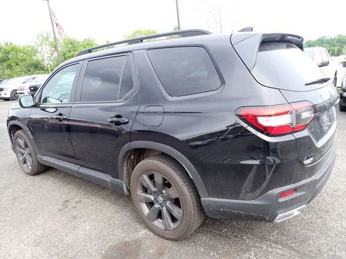 Used 2023 Honda Pilot Sport image 4