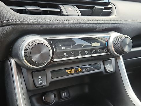 Used 2019 Toyota RAV4 LE image 16