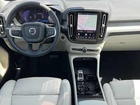 New 2026 Volvo XC40 B5 Plus w/ Protection Package Premier AWD/4WD image 10
