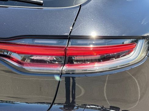 Certified 2023 Porsche Macan AWD/4WD image 28