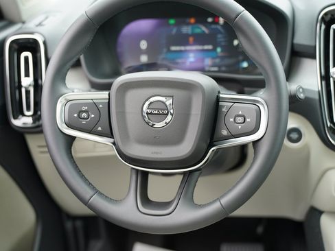 New 2025 Volvo XC40 B5 Plus w/ Protection Package Premier image 20