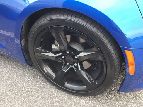 Used 2018 Chevrolet Camaro LT RWD image 8