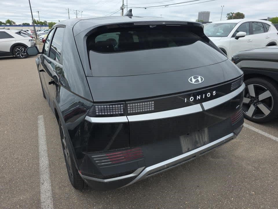 Used 2024 Hyundai Ioniq 5 SEL AWD/4WD image 2