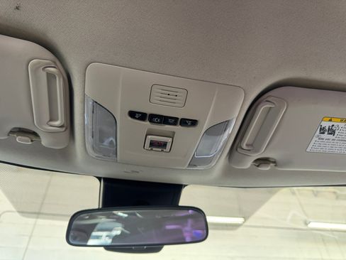 Used 2020 Toyota Corolla LE w/ Carpet Mat Package (TMS) FWD image 22
