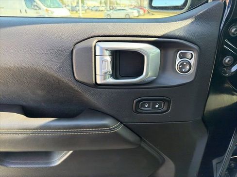 Used 2024 Jeep Wrangler Sahara image 17