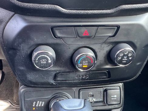 Used 2018 Jeep Renegade Sport w/ Power & Air Group image 8