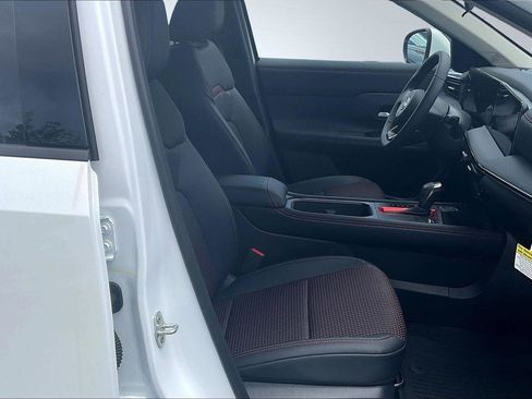 New 2025 Nissan Kicks SR AWD/4WD image 9