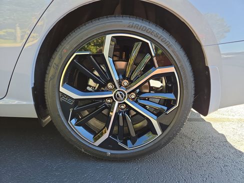 New 2025 Nissan Altima 2.5 SR w/ SR Premium Package image 9