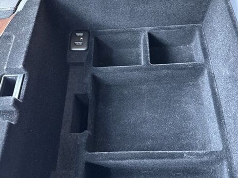 Used 2018 Cadillac Escalade Premium Luxury image 26