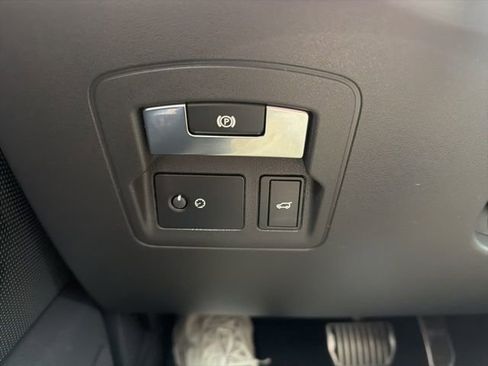 Used 2020 Land Rover Range Rover Velar R-Dynamic S image 24