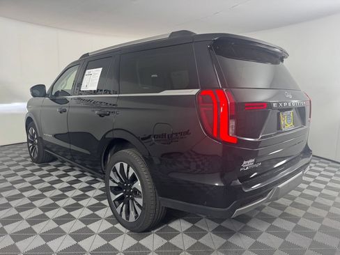 Used 2025 Ford Expedition Platinum w/ Driver's Package AWD/4WD image 9